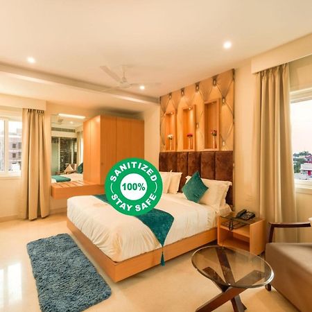 Kvr Capitol Suites Vijayawāda Exterior foto